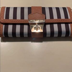 Henri Bendel wallet